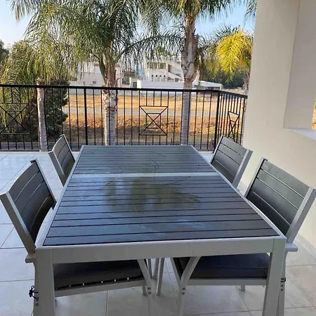 Modern 2 Bed Flat Near Pyla Larnaca Beach Nearby Appartamento *