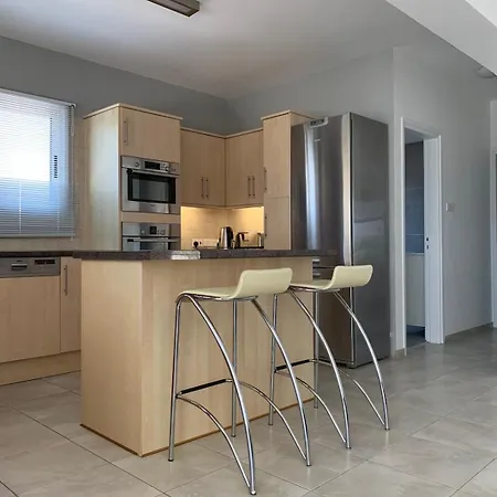 Modern 2 Bed Flat Near Pyla Larnaca Beach Nearby Daire Pyla